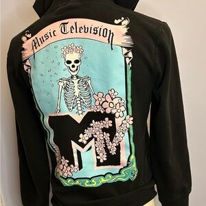 Women’s Vintage xS MTV sweatshirt - skull and flower graphic on back!